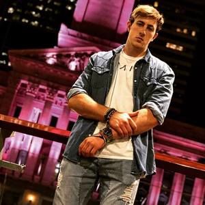 Meet your Posher, Tom